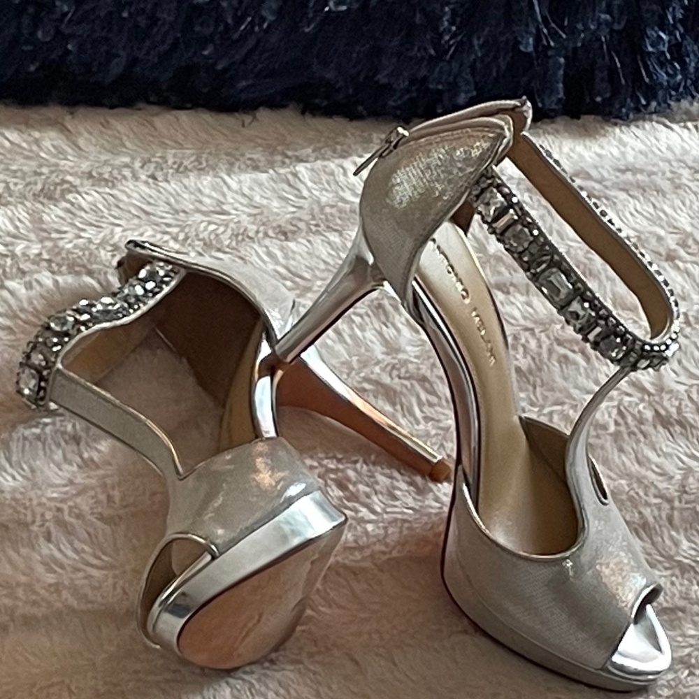 Antonio Melani Jeweled Metallic Titanium 8.5m leather sole 💃🏿 Heels